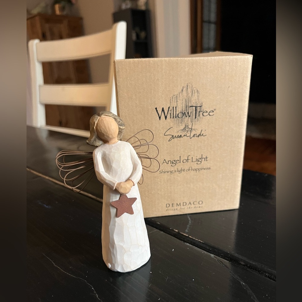 Willow Tree by Demdaco ANGEL OF LIGHT figurine